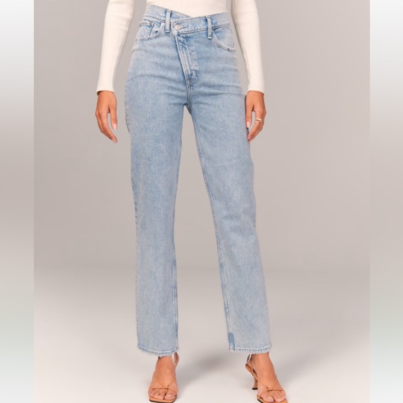 Abercrombie The 90s Straight Ultra High Rise Jeans (Curve Love) - Picture 4 of 10